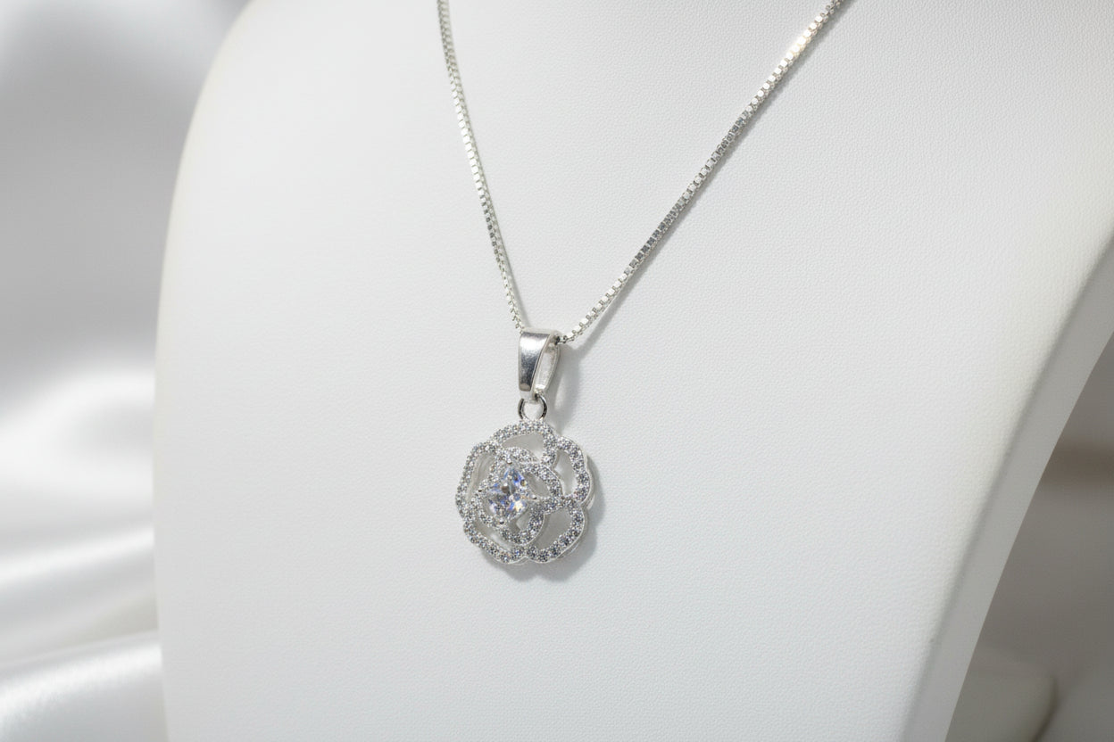 Collar Rosa Blanca