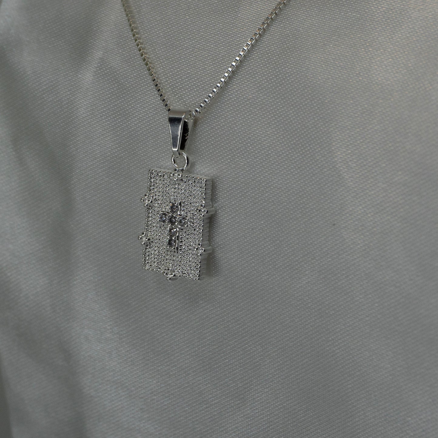 Collar medalla de cruz